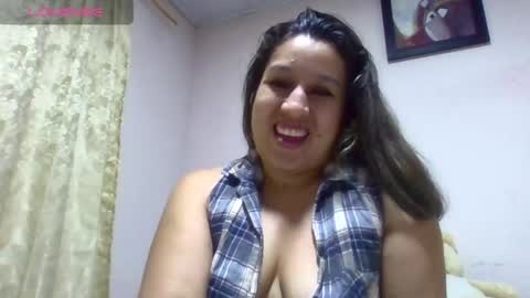 Snapshot of alahia_fox chatting on 02.27.25 alahia online show from 02.27.25