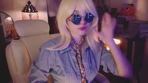 Snapshot of alaskagrace chatting on 09.23.25 Alaska Grace online show from 09.23.25