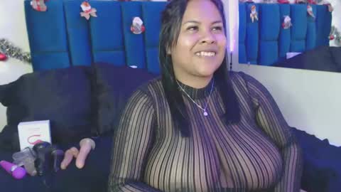 Snapshot of alba_sex10 chatting on 12.31.24 alba online show from 12.31.24