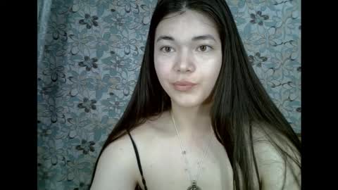 Snapshot of albi_glow chatting on 10.10.25 Albi online show from 10.10.25