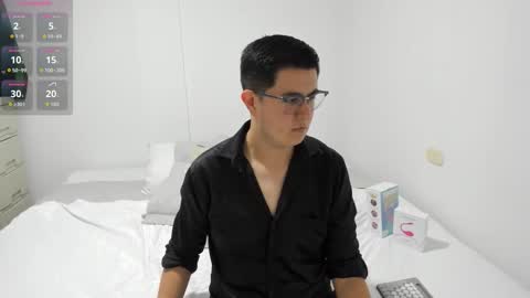 Snapshot of ale223735 chatting on 11.07.25 Alejandro Thamer online show from 11.07.25