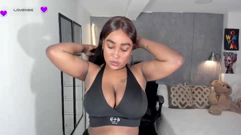 Snapshot of alessia_anderson07 chatting on 09.16.25 Yy  online show from 09.16.25