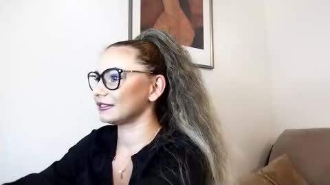 Snapshot of alessiacreed chatting on 10.05.25 AlessiaCreed online show from 10.05.25