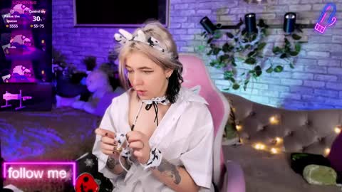 Snapshot of alex_howell chatting on 01.11.25 alex_howell online show from 01.11.25