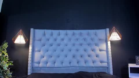 Snapshot of alexamora__ chatting on 09.18.25 C A M I L A  online show from 09.18.25