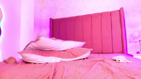 Snapshot of alexandralopez_ chatting on 10.05.25 YENI online show from 10.05.25