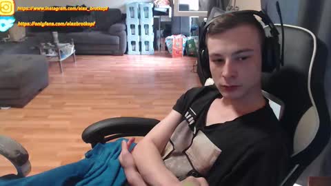 Snapshot of alexbrotkopf chatting on 10.03.25 Alex online show from 10.03.25
