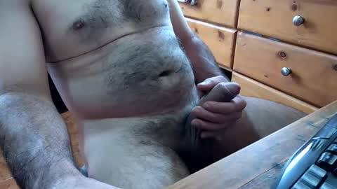 Snapshot of algodesente chatting on 10.26.25 Alguien online show from 10.26.25