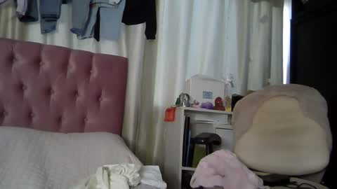 Snapshot of alia054 chatting on 12.03.24 Alia online show from 12.03.24