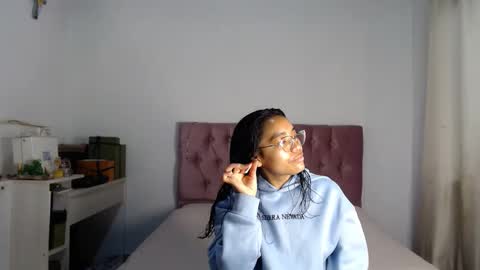 Snapshot of alia054 chatting on 09.27.25 Alia online show from 09.27.25