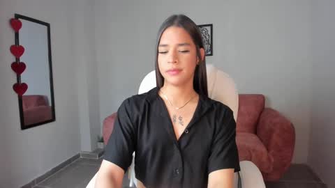 Snapshot of alice23jones chatting on 03.08.25 Alice online show from 03.08.25