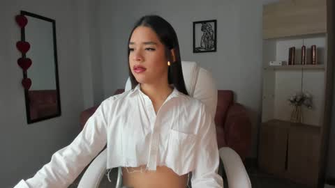 Snapshot of alice23jones chatting on 03.11.25 Alice online show from 03.11.25