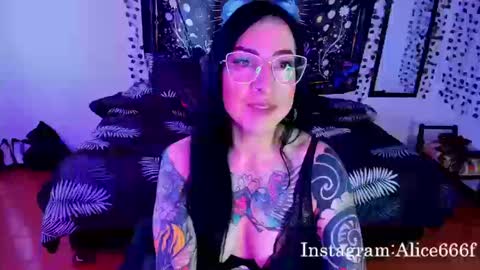 Snapshot of alice666f chatting on 09.19.25 ALiCE ROSE online show from 09.19.25