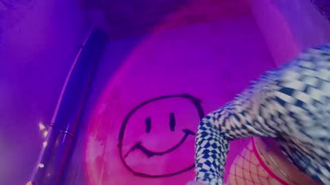 Snapshot of alice_glo chatting on 02.13.25 Alice online show from 02.13.25