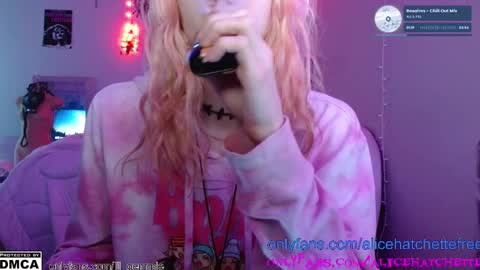 Snapshot of alice_hatchette chatting on 09.30.25 Alice Hatchette online show from 09.30.25