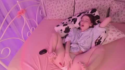 Snapshot of alice_kinky_girl chatting on 12.16.24 Alice online show from 12.16.24