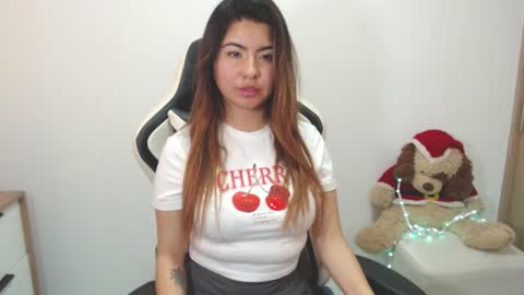 Snapshot of alice_middle01 chatting on 01.07.25 Alice online show from 01.07.25