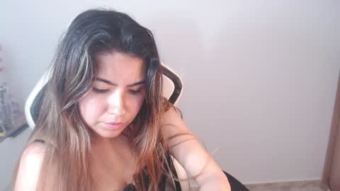 Snapshot of alice_middle01 chatting on 02.06.25 Alice online show from 02.06.25