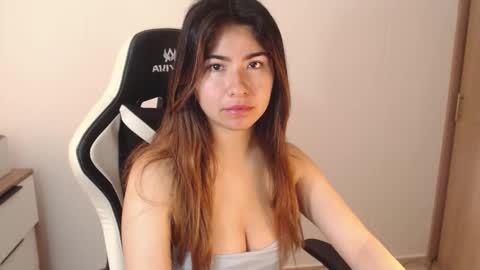 Snapshot of alice_middle01 chatting on 03.10.25 Alice online show from 03.10.25