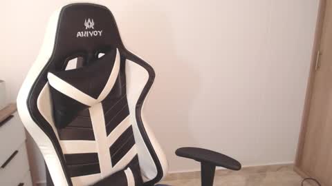 Snapshot of alice_middle01 chatting on 03.12.25 Alice online show from 03.12.25