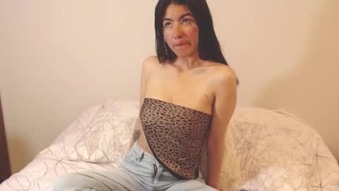 Snapshot of alice_middle01 chatting on 09.19.25 Alice online show from 09.19.25