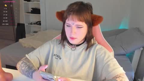 Snapshot of alice_moonshard chatting on 10.06.25  Alice  online show from 10.06.25