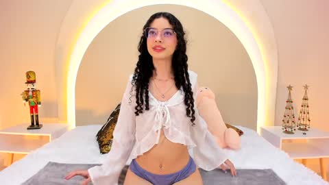 Snapshot of alicee_rodriguez chatting on 12.16.24 alice online show from 12.16.24