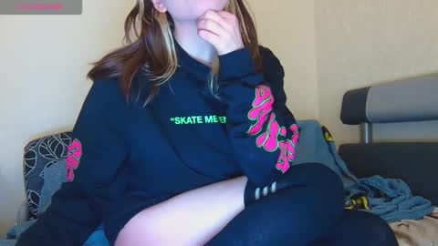 Snapshot of alicewoolfy chatting on 10.15.25 AliceWoolfy online show from 10.15.25