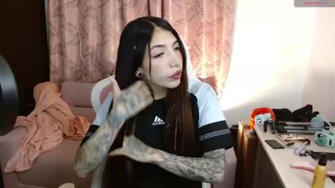 Snapshot of alicia_key_ chatting on 09.17.25 ALICIA online show from 09.17.25