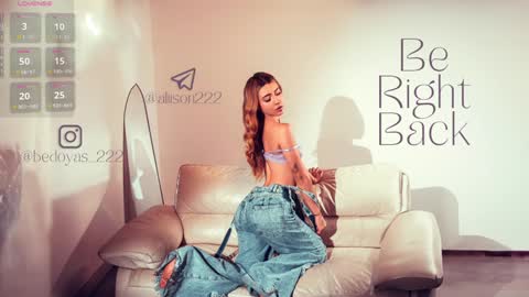 Snapshot of alison222_ chatting on 01.12.25 A L I S O N online show from 01.12.25