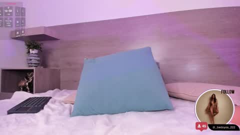 Snapshot of alison222_ chatting on 03.08.25 A L I S O N online show from 03.08.25