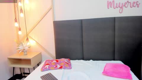 Snapshot of alissonmartin chatting on 01.25.25 alissonmartin online show from 01.25.25