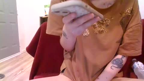 Snapshot of alliebearx chatting on 02.01.25 alliebearx online show from 02.01.25