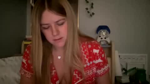 Snapshot of allyanalangel chatting on 12.17.24 allyanalangel online show from 12.17.24