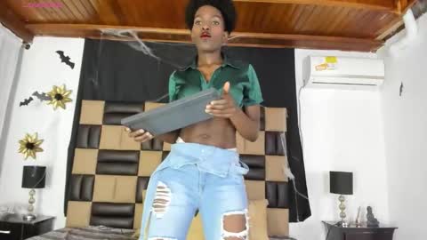 Snapshot of almasaennz chatting on 11.03.25   online show from 11.03.25