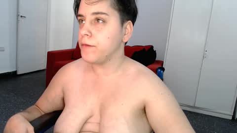 Snapshot of almondonwheels chatting on 12.06.24 Almond online show from 12.06.24