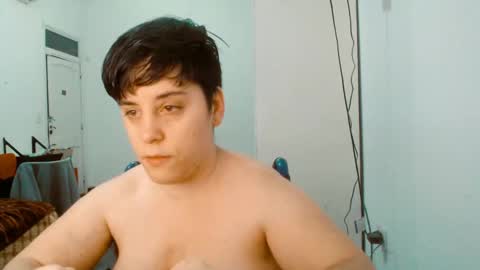 Snapshot of almondonwheels chatting on 11.04.25 Almond online show from 11.04.25