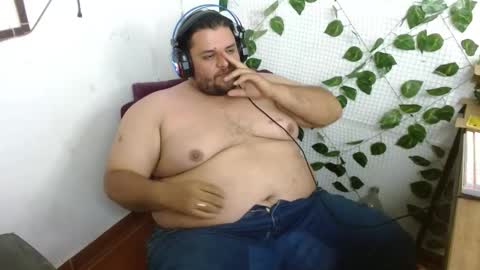 Snapshot of altairstudiosboy chatting on 10.12.25 Jhosep online show from 10.12.25