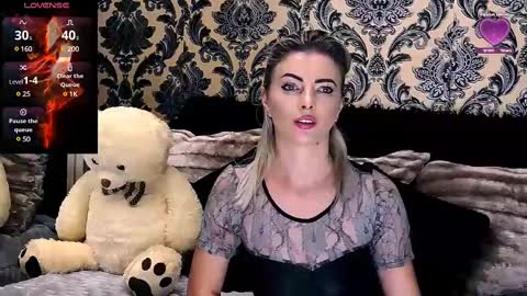 Snapshot of alyblonde chatting on 12.28.24 aly online show from 12.28.24