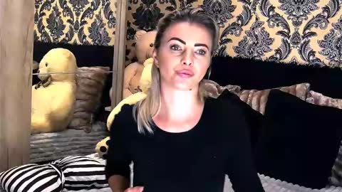 Snapshot of alyblonde chatting on 01.10.25 aly online show from 01.10.25