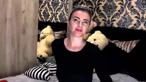 Snapshot of alyblonde chatting on 01.10.25 aly online show from 01.10.25