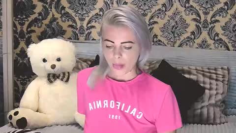 Snapshot of alyblonde chatting on 03.12.25 aly online show from 03.12.25