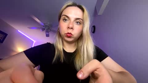 Snapshot of amandainbloom chatting on 09.15.25 Amanda online show from 09.15.25