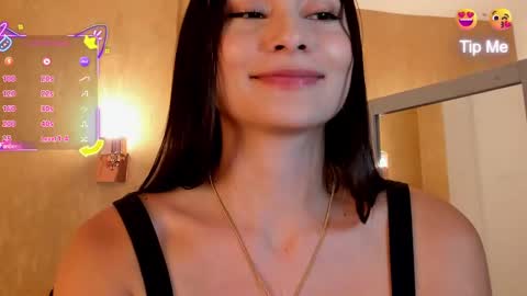 Snapshot of amara_rosh chatting on 10.04.25 amara online show from 10.04.25