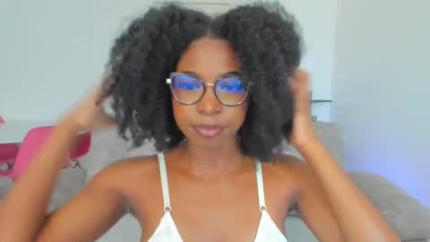 Snapshot of amatiistur chatting on 09.30.25 Tammy online show from 09.30.25