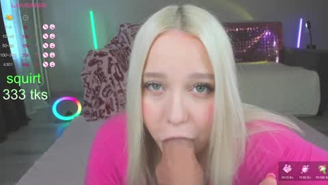 Snapshot of amazongirls chatting on 01.08.25 Im Mandy and I love to play in public and do crazy in PVT online show from 01.08.25