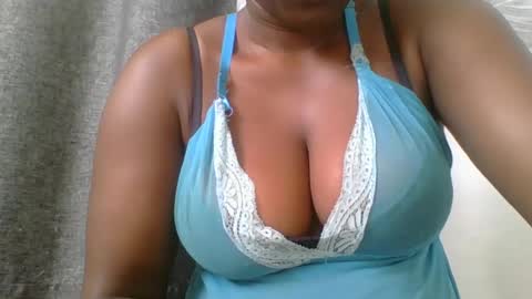 Snapshot of ambar_jasiri chatting on 02.13.25 Mia online show from 02.13.25