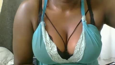 Snapshot of ambar_jasiri chatting on 09.14.25 Mia online show from 09.14.25