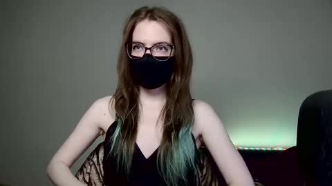 Snapshot of amber_candyfloss chatting on 11.02.25 Amber non-nude model online show from 11.02.25