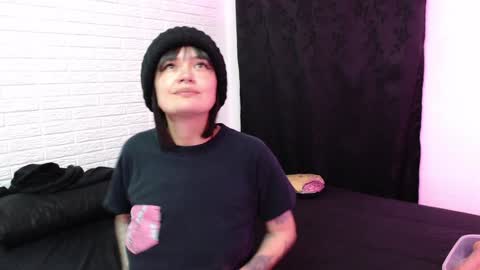 Snapshot of amber_rouss chatting on 12.28.24 ROUSS online show from 12.28.24